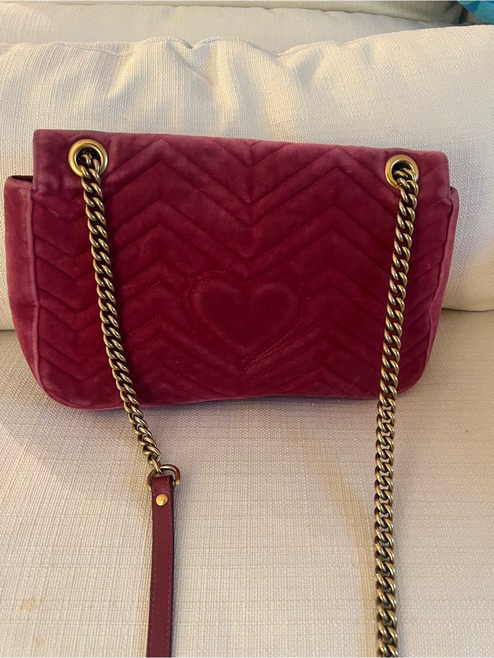 Gucci Fuchsia Velvet 'Blind for Love' Shoulder Bag with Gold Hardware - Picture 2 of 3